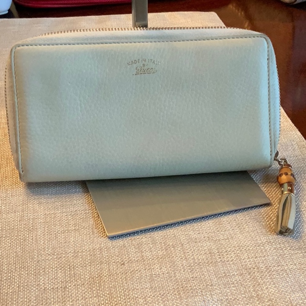 Gucci Pale Green Leather Zip Wallet with Tassel - Picture 1 of 14